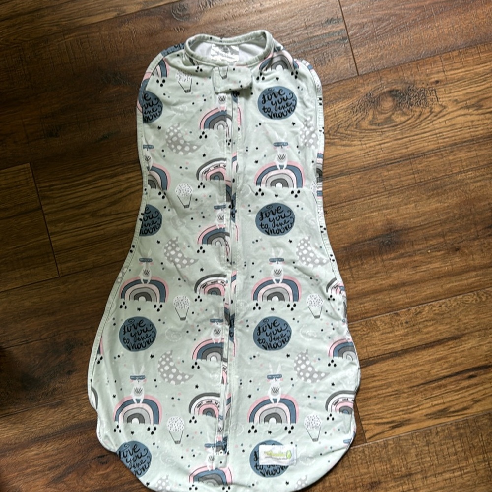 Like New Woombie Swaddle 3-6m